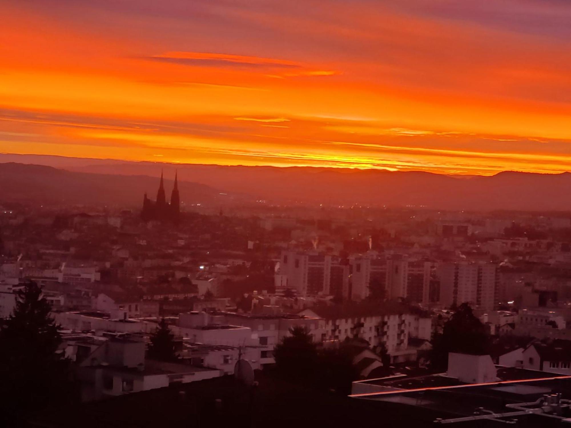 Entre Ville Et Nature - Les Hauts De Clermont Avec Garage Gratuit Exterior photo