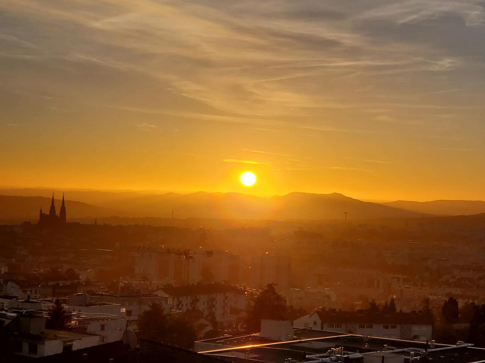 Entre Ville Et Nature - Les Hauts De Clermont Avec Garage Gratuit Exterior photo